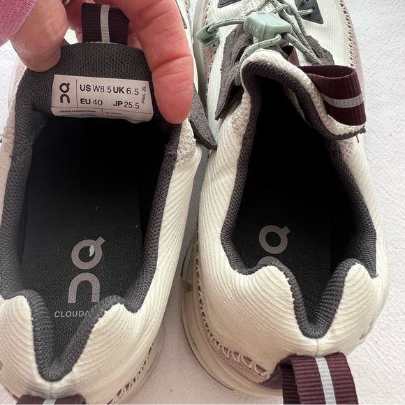 ON Cloudaway Hiking Sneaker - Picture 9 of 13